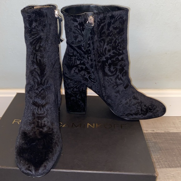 Rebecca Minkoff Bryce Black Floral Block Heel Ankle Bootie Boots New - Picture 3 of 13